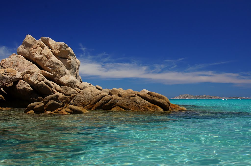 Costa Esmeralda / Praias mais famosas da Europa.