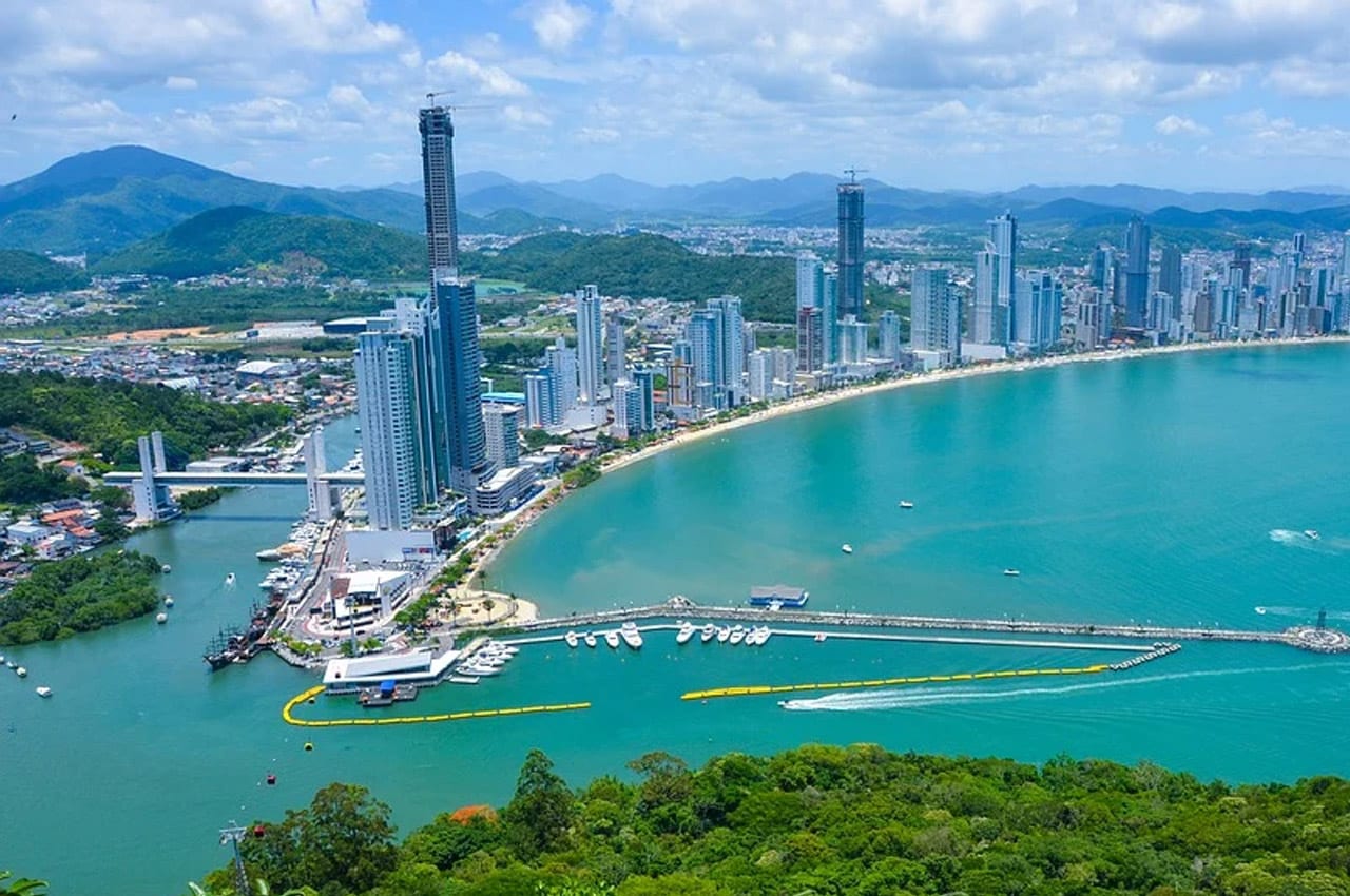 praias mais movimentadas do brasil 