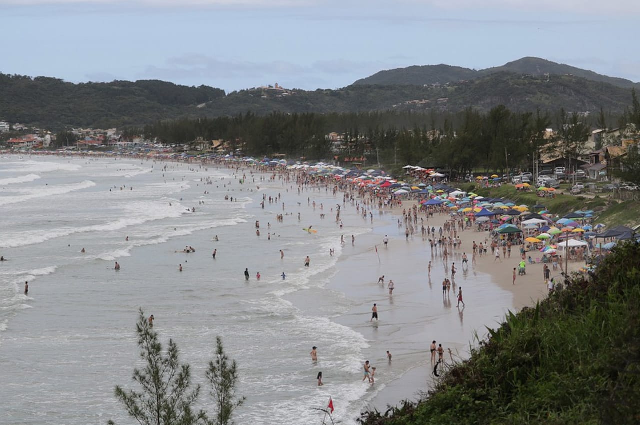 melhor praia de garopaba