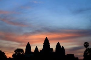 Templos de Angkor Wat: tour guiado x fazer por conta própria