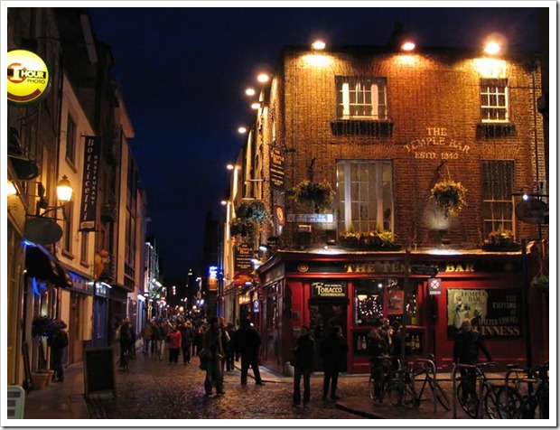 Vida noturna em Temple Bar - Dublin. temple-bar-dublin