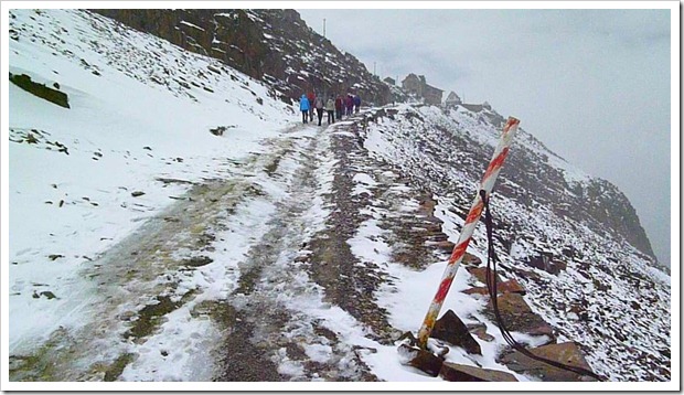 Caminho até a pista de esqui desativada. Turismo em La Paz