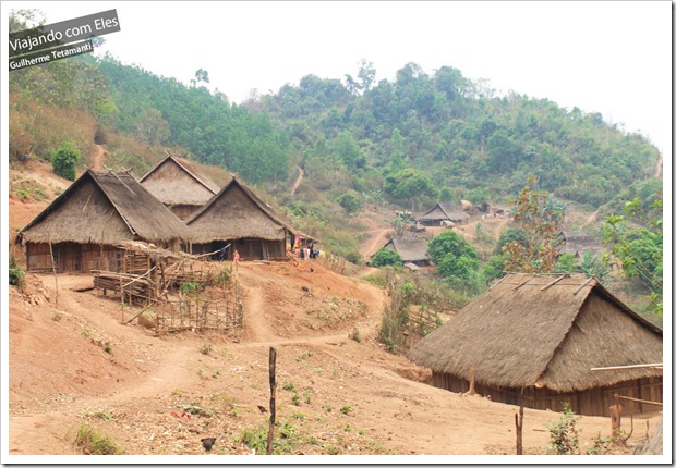 Vila tradicional no interior do Laos.