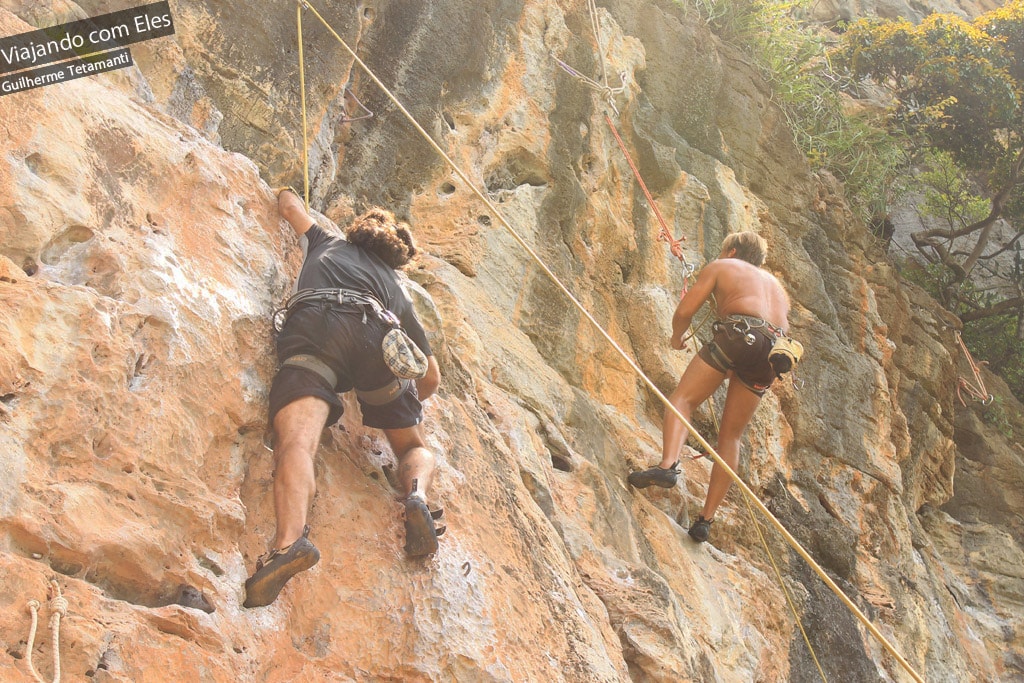 Escalada de montanha em Railay Beach