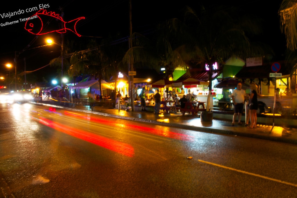 Mercado de Oistins sexta à noite.