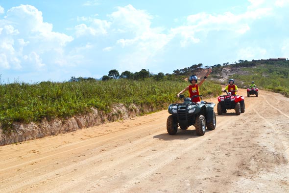 Passeio de quadriciclo na Estrada Real.