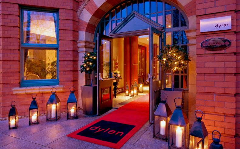 Melhores bairros para se hospedar em Dublin Entrada do Dylan Hotel.