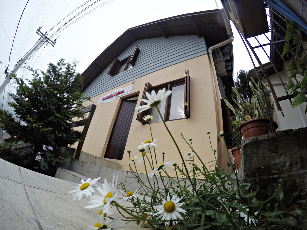 Hospedagem perto da Rua Coberta airbnb gramado
