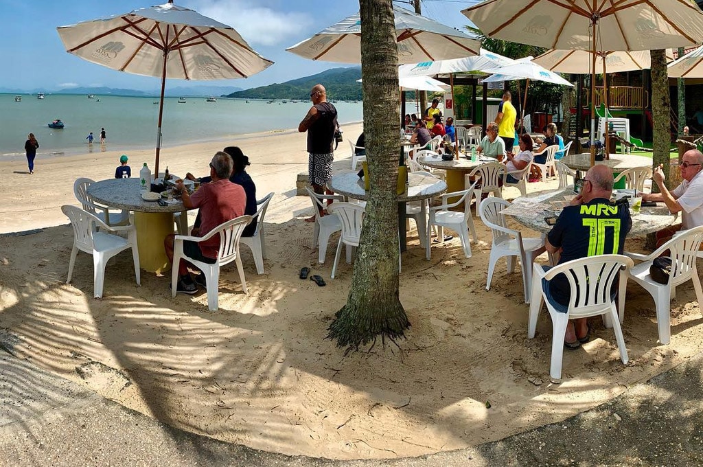 Praia de Zimbros Bombinhas onde comer em Bombinhas