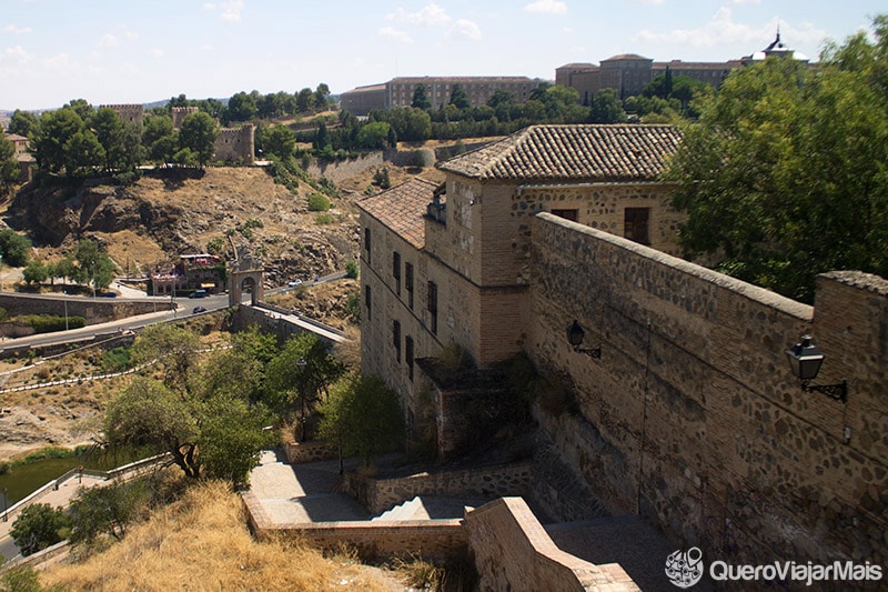 O que ver em Toledo Escadarias e muralhas históricas