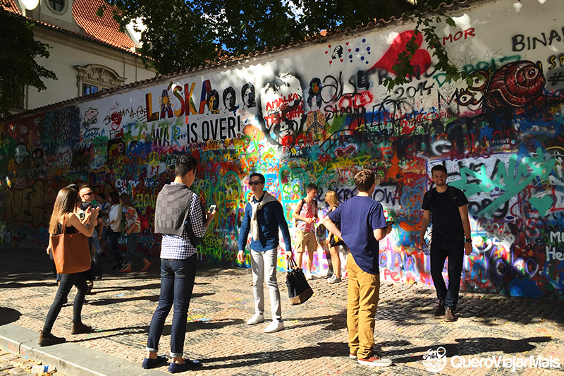 O muro em homenagem aos Beatles e John Lennon