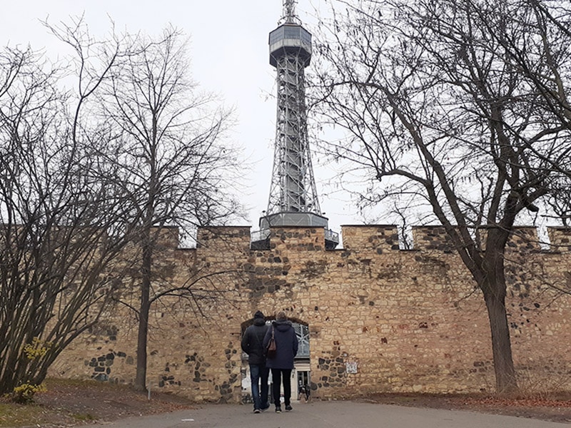 Petrin Hill Praga, um dos pontos turísticos de Praga