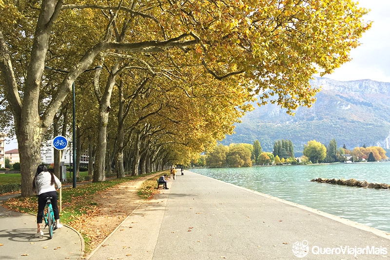 Passeio de bicicleta em Annecy