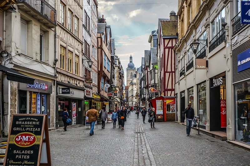 Cidade medieval perto de Paris