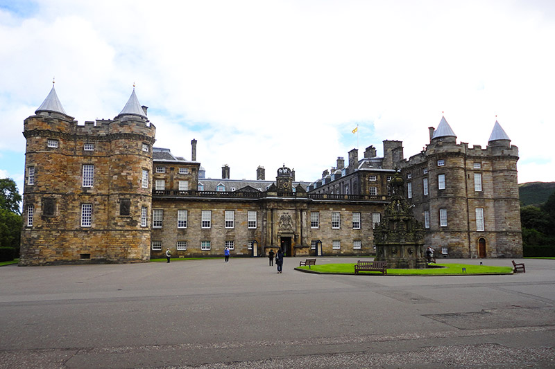 Pontos turísticos imperdíveis em Edimburgo