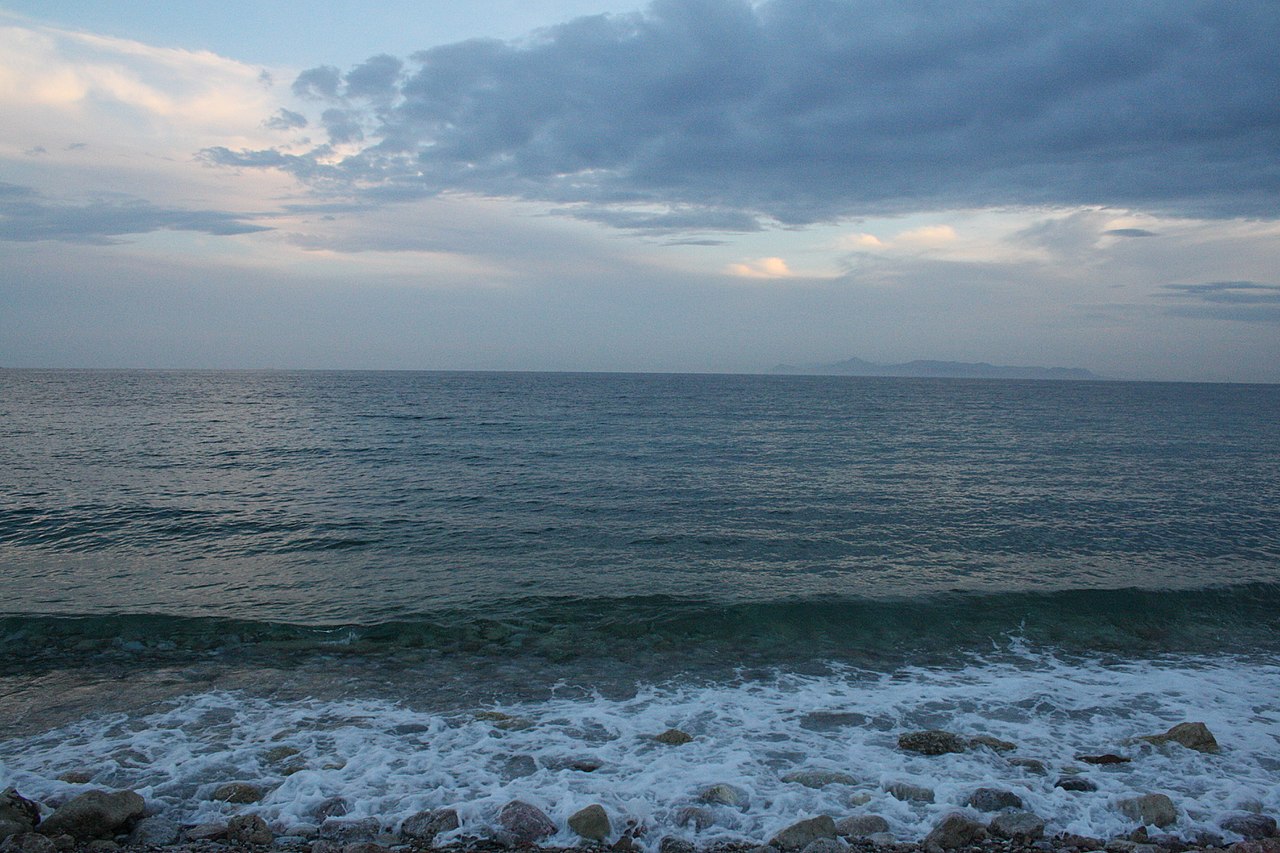 Praias bonitas próximas a Atenas Glyfada praia próxima a Atenas