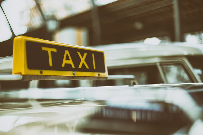 Taxi no aeroporto de Montreal