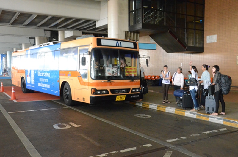 Ônibus no aeroporto de Bangkok Quais ônibus pegar no aeroporto de Bangkok