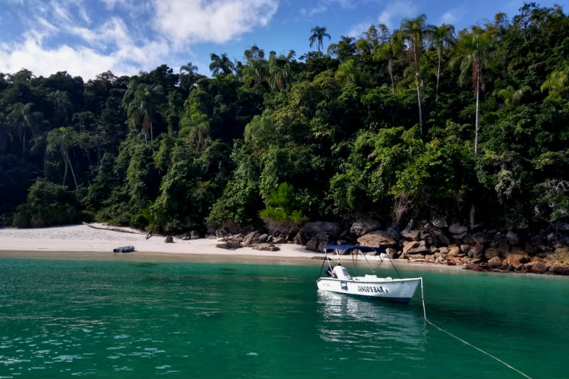 Passeio de lancha em Angra dos Reis