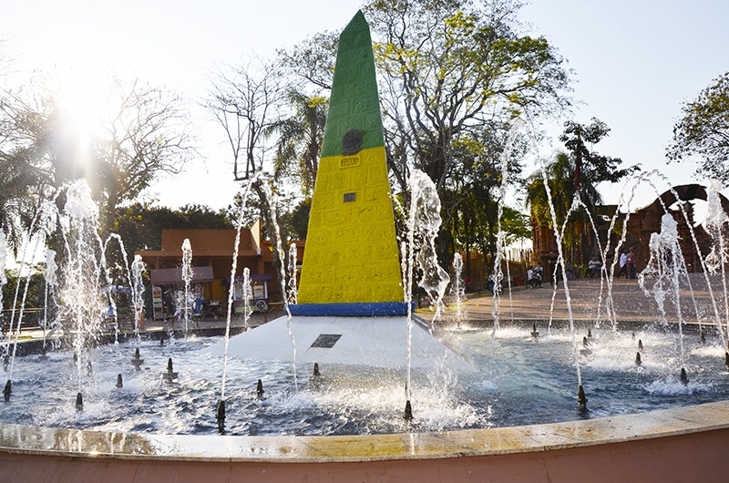 Vale a pena visitar a tríplice fronteira durante o city tour em Foz do Iguaçu 