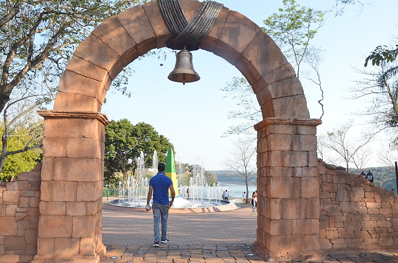 Marco das Três Fronteiras é um ponto turístico