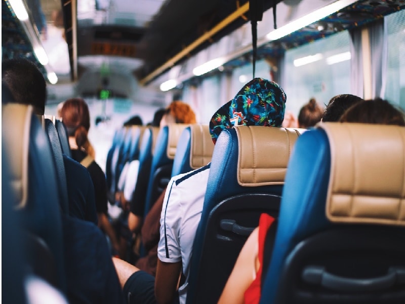 Como evitar câimbra durante uma viagem