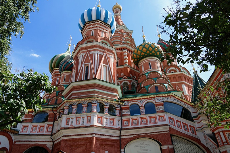 Onde fica a igreja colorida na Rússia