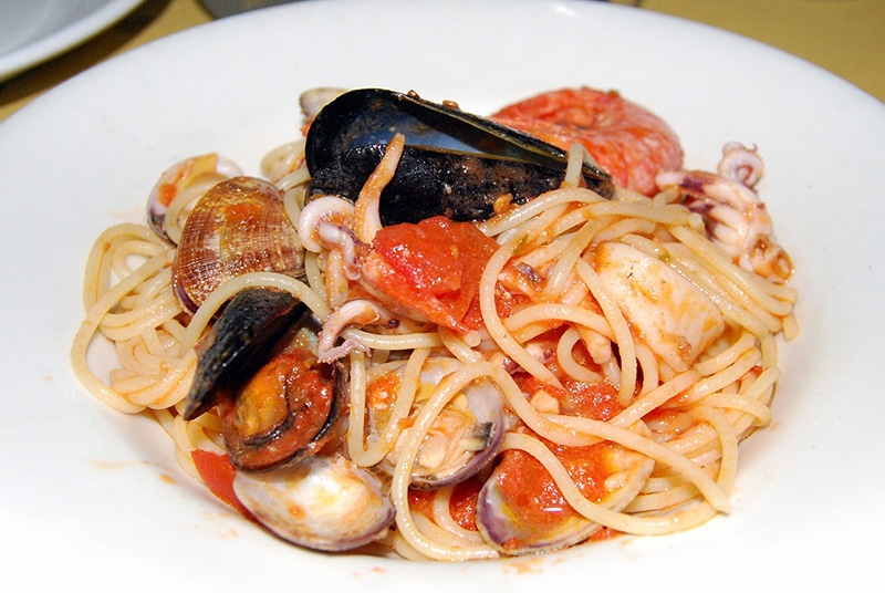 Comer spaghetti allo scoglio em Campania O que comer em Campania, região italiana