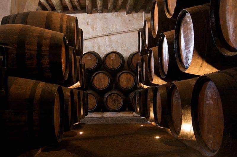 Onde fica a Vila Nova de Gaia na região do Douro Caves de Vinho do Porto em Douro
