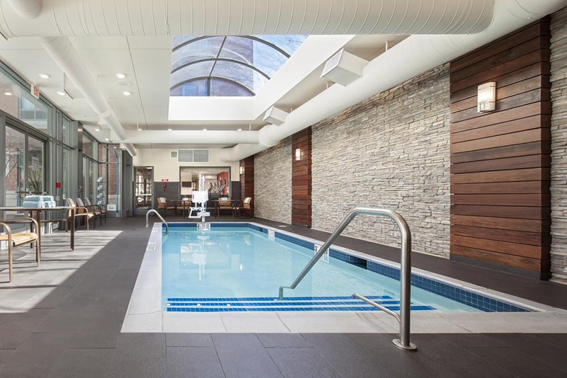 Piscina do Hotel Courtyard by Marriott Boston Brookline