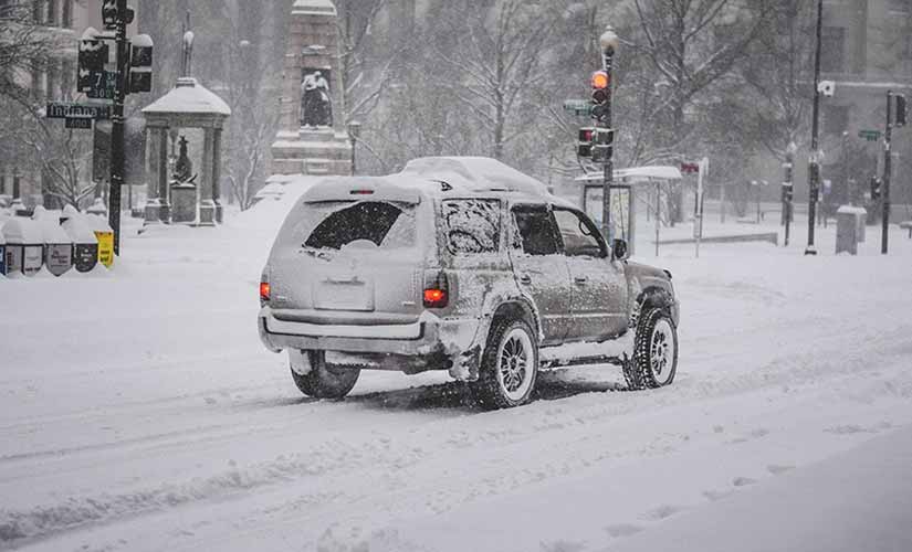 Dirigir carro na neve na Suíça