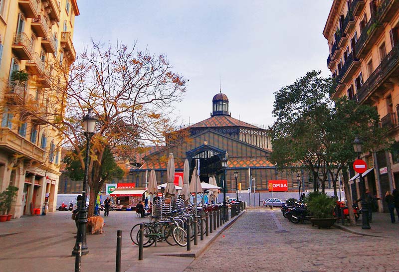 Bairro El Born é bom para se hospedar?