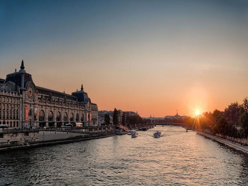 tour noturno em paris no rio sena 