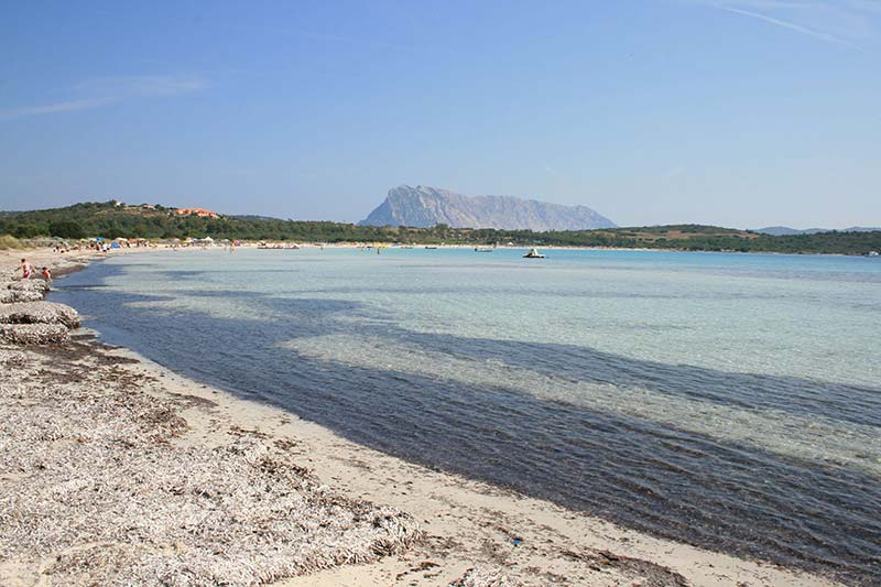 Praias calmas na Sardenha