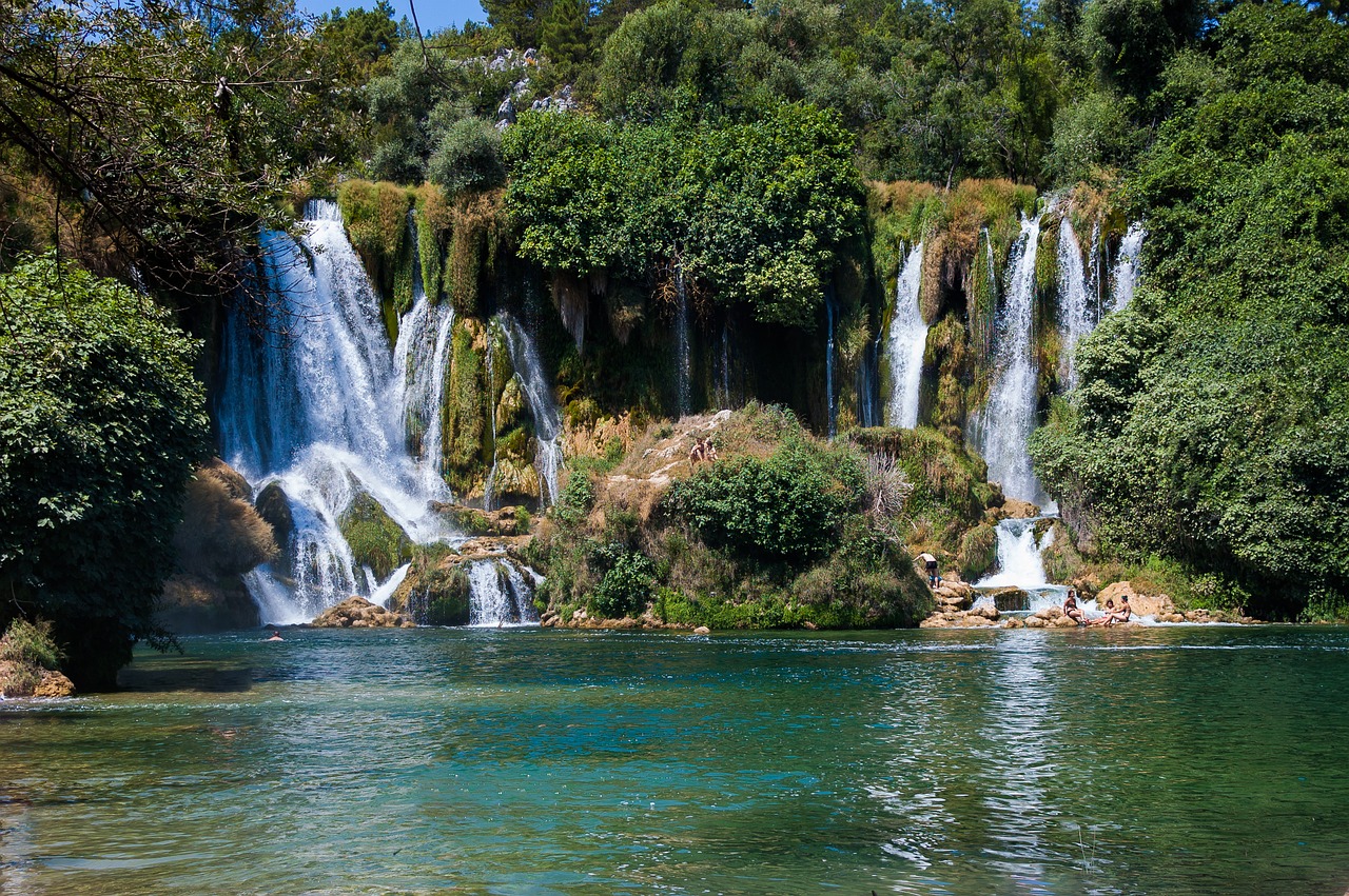 Países para visitar na Europa Oriental Cataratas de Kravice bósnia e hezergovina