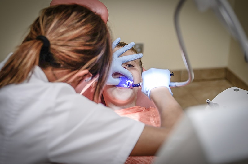 Seguro viagem cobre dentista? coberturas do seguro viagem