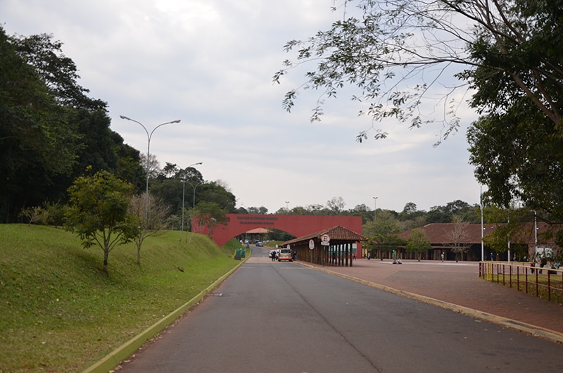 qual a diferença do lado brasileiro das cataratas 