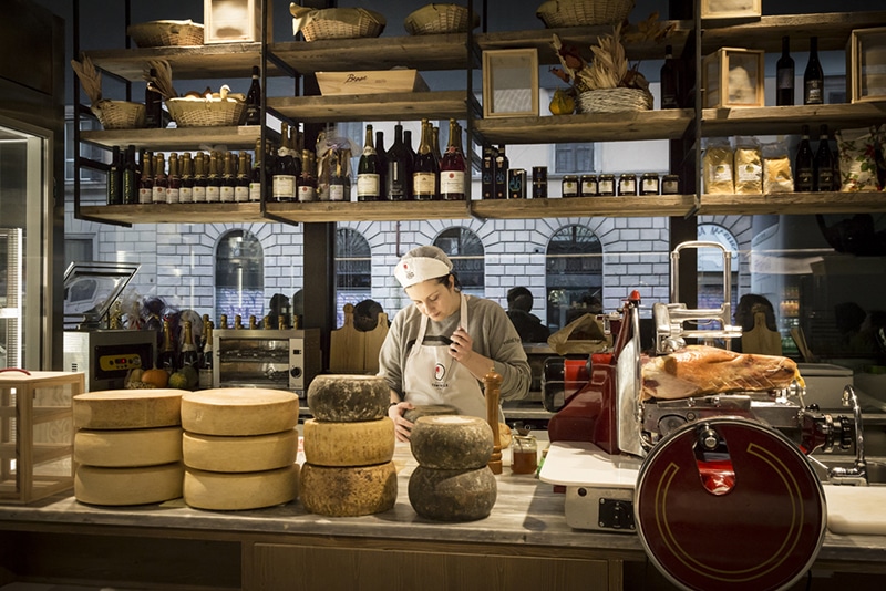 Comer queijo em Roma