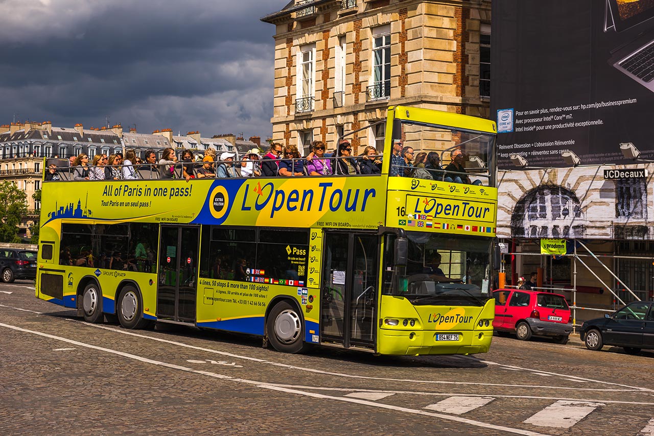 Ônibus para tour noturno em Paris