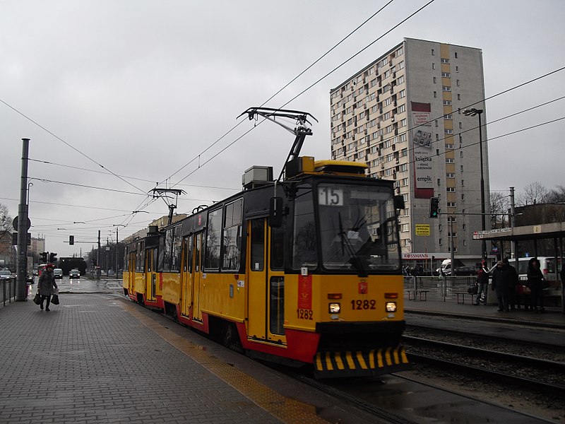 Qual transporte em Varsóvia é mais barato?
