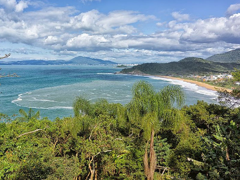 Praias de Balneário Camboriú com vista paradisíaca