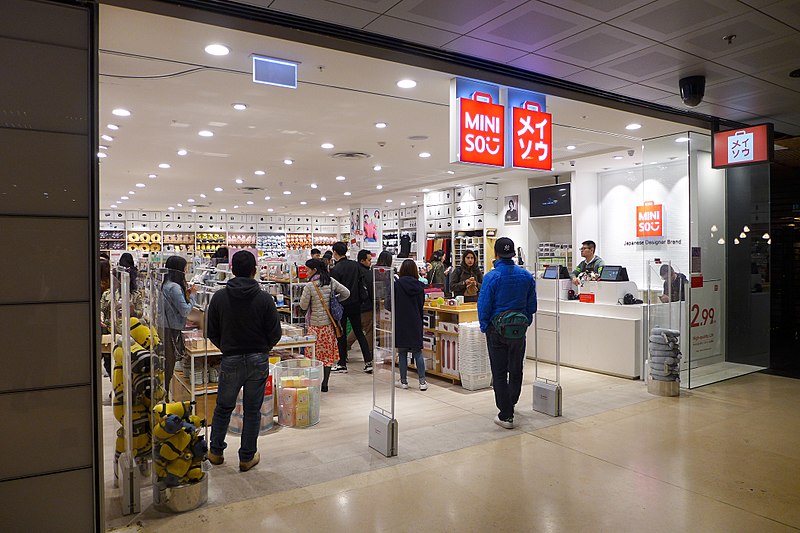 compras em Curitiba à noite