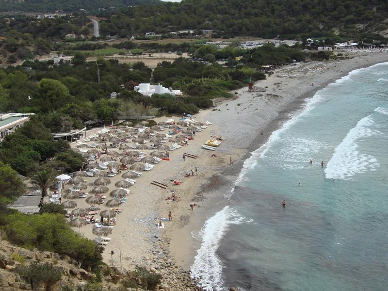 praia frequentada pelos famosos ibiza