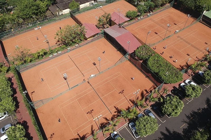 resort com quadra de tenis em sp