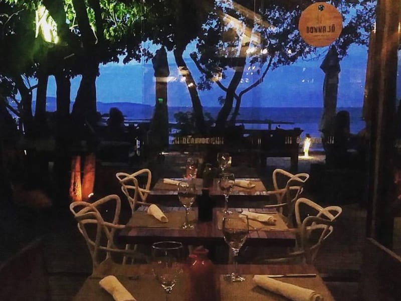 restaurante a beira mar em búzios