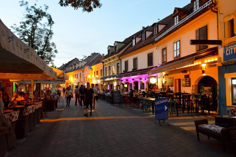 Restaurantes na rua de Zagreb