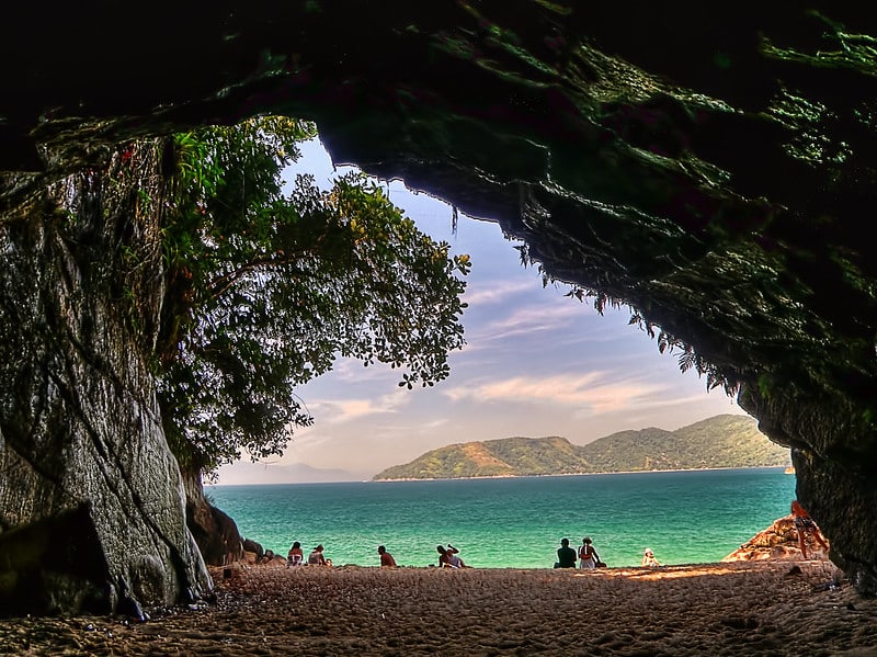 Gruta que Chora na Praia da Sununga