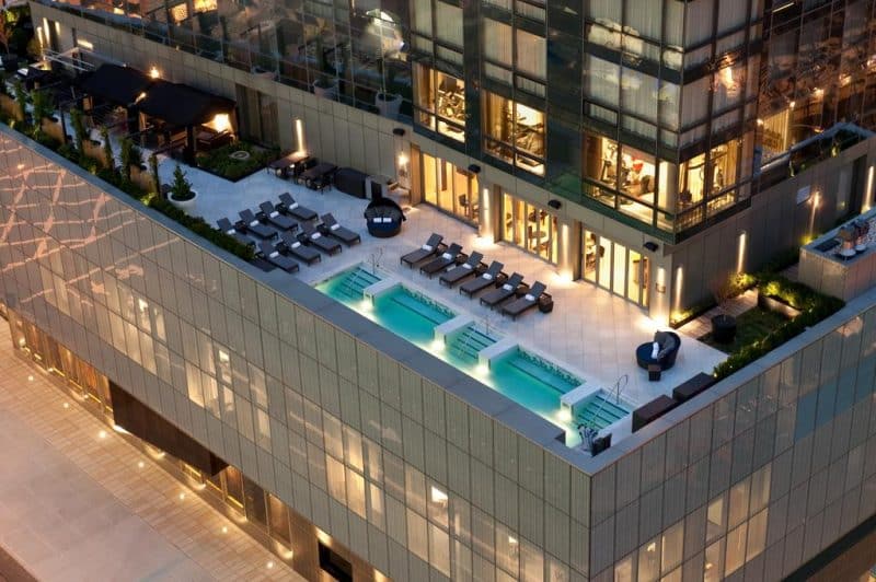 hotel com piscina em Nova York