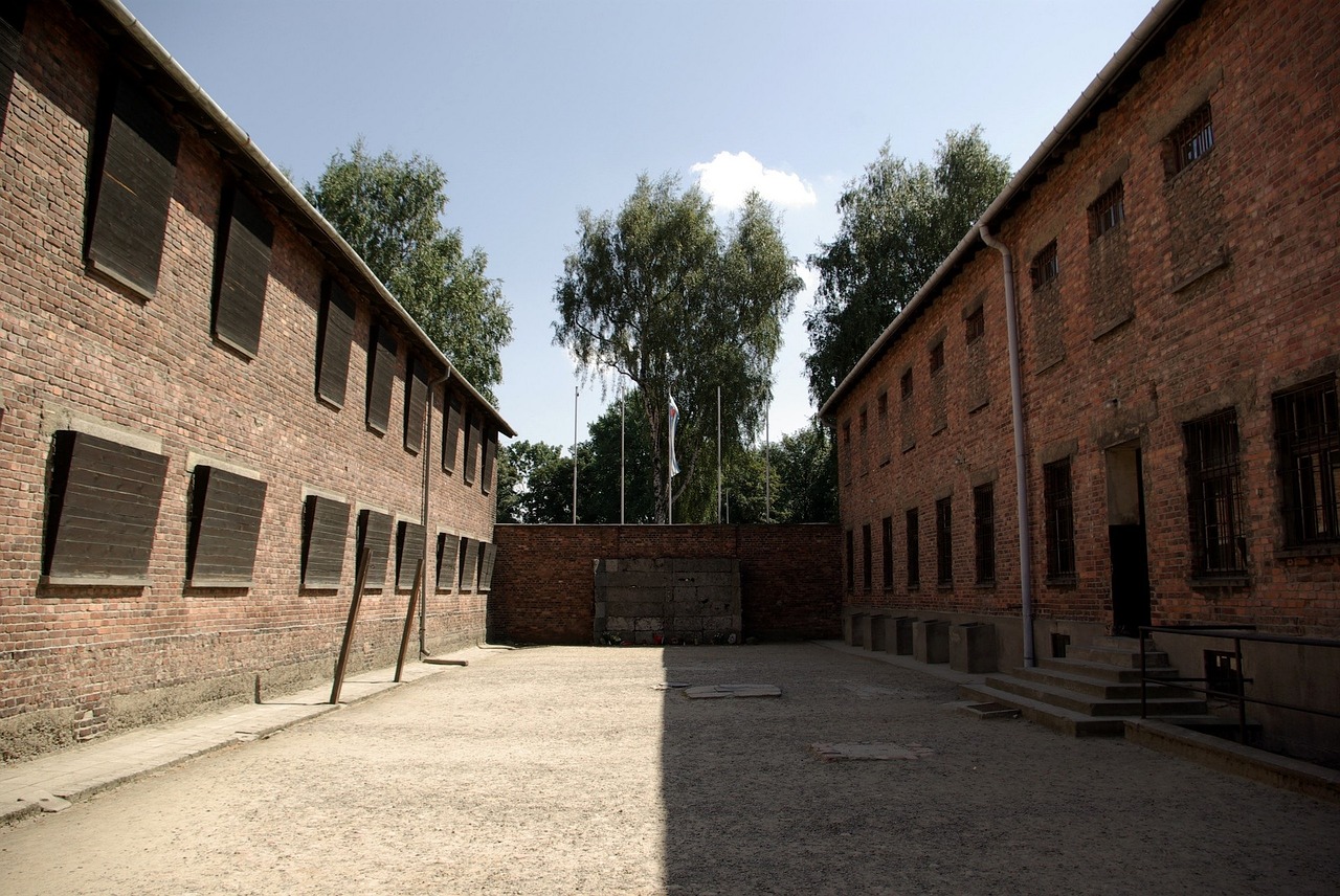 Como era Auschwitz países em que o holocausto é crime
