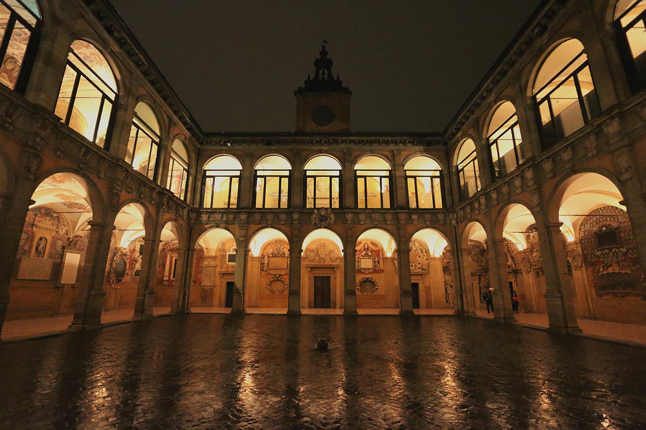 Quais os pontos turísticos de Bolonha religiosos